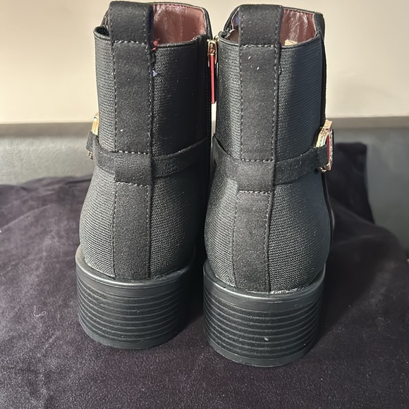 Tommy Hilfiger Imeria 2 Black Zip Bootie Women's size 8.5 - Picture 4 of 6